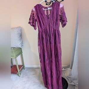 Beautiful lace maternity dress